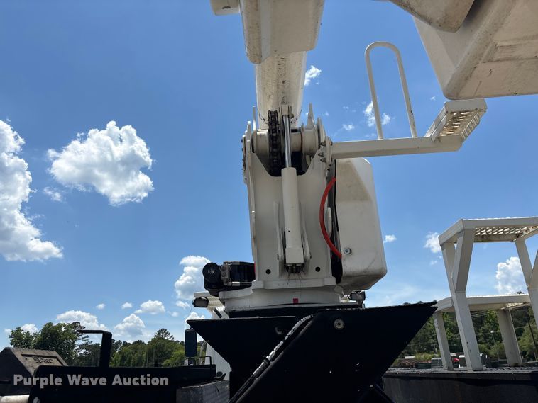 image for item EF1212 2013 Freightliner Business Class M2 bucket truck
