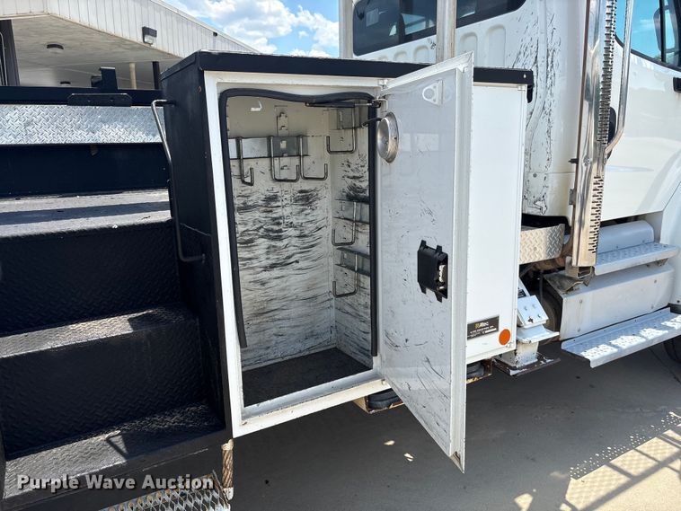 image for item EF1212 2013 Freightliner Business Class M2 bucket truck