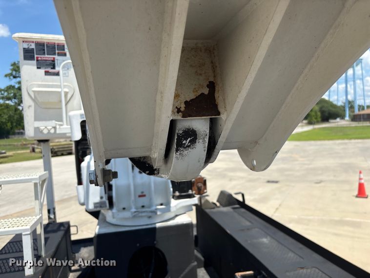 image for item EF1212 2013 Freightliner Business Class M2 bucket truck