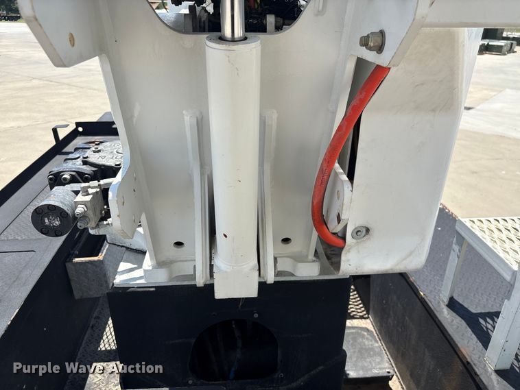 image for item EF1212 2013 Freightliner Business Class M2 bucket truck