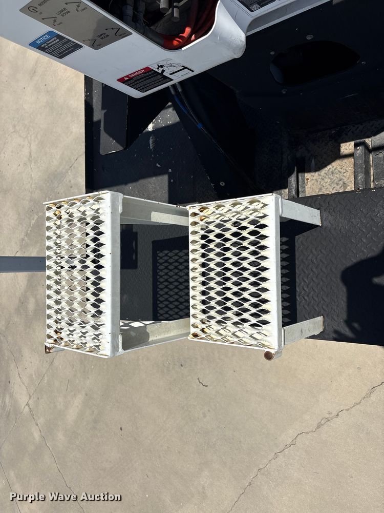 image for item EF1212 2013 Freightliner Business Class M2 bucket truck