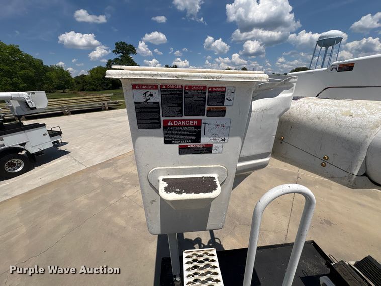 image for item EF1212 2013 Freightliner Business Class M2 bucket truck