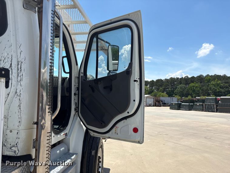 image for item EF1212 2013 Freightliner Business Class M2 bucket truck