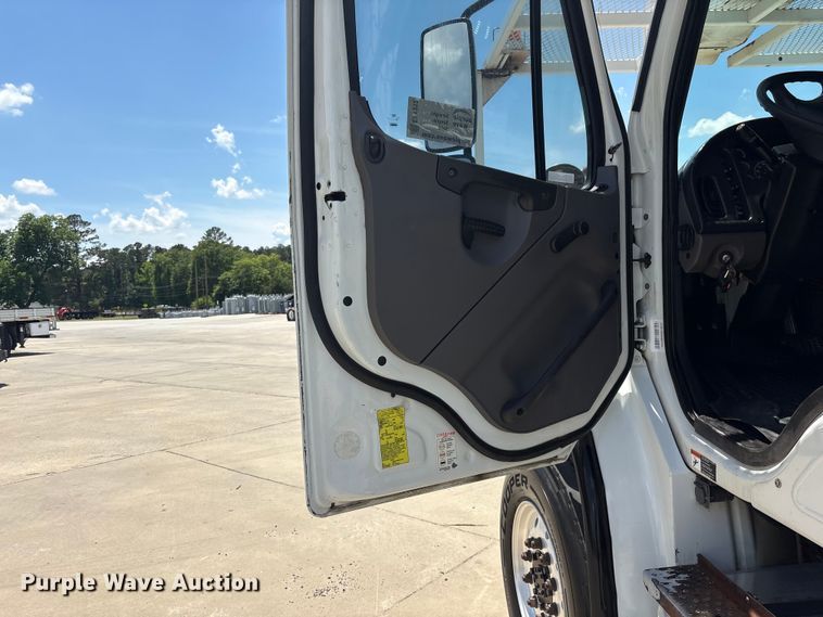 image for item EF1212 2013 Freightliner Business Class M2 bucket truck