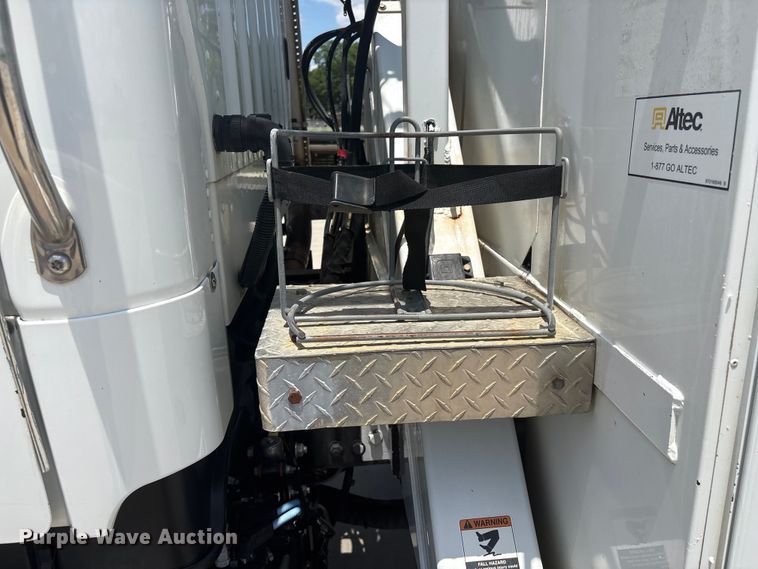 image for item EF1213 2015 Freightliner Business Class M2 bucket truck