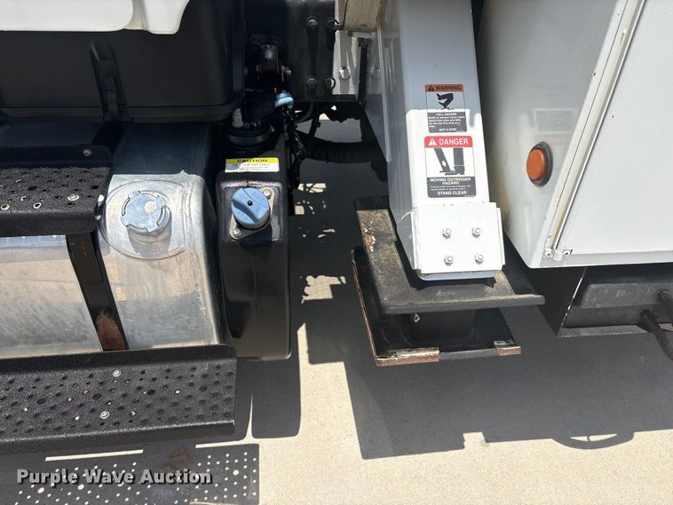 image for item EF1213 2015 Freightliner Business Class M2 bucket truck