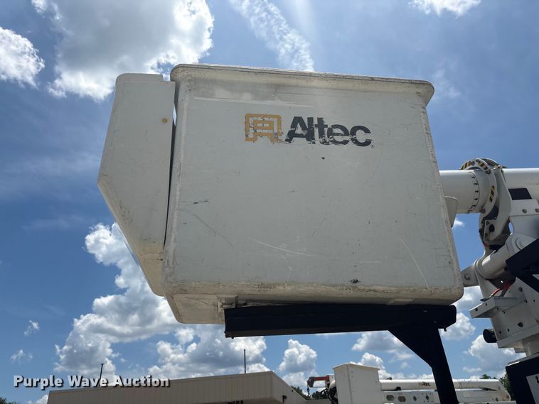 image for item EF1213 2015 Freightliner Business Class M2 bucket truck