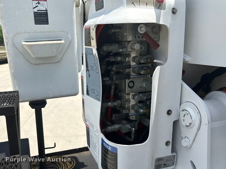 image for item EF1213 2015 Freightliner Business Class M2 bucket truck