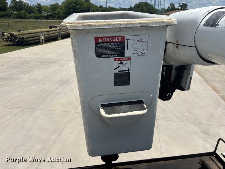 image for item EF1213 2015 Freightliner Business Class M2 bucket truck