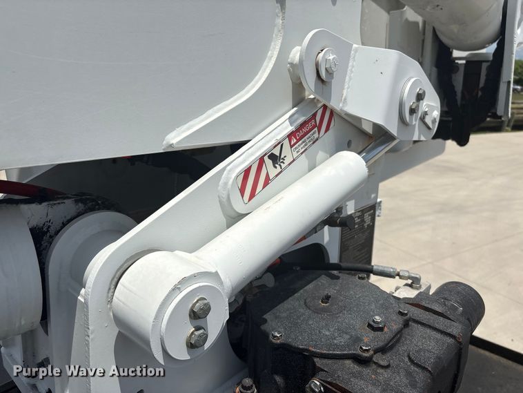 image for item EF1213 2015 Freightliner Business Class M2 bucket truck
