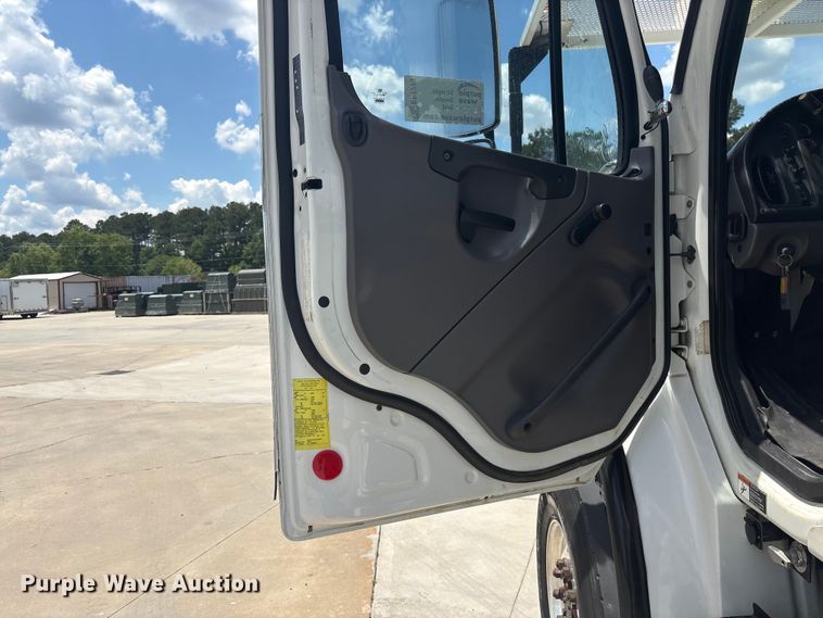 image for item EF1213 2015 Freightliner Business Class M2 bucket truck