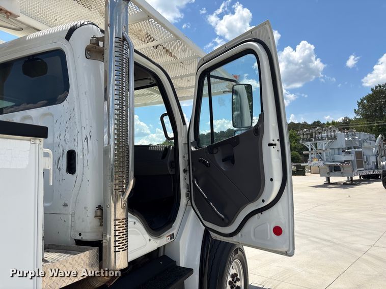 image for item EF1213 2015 Freightliner Business Class M2 bucket truck