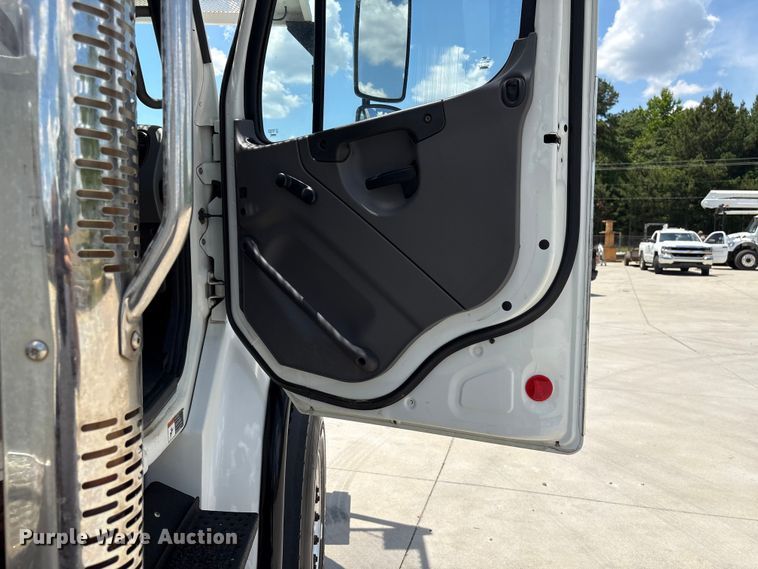 image for item EF1213 2015 Freightliner Business Class M2 bucket truck