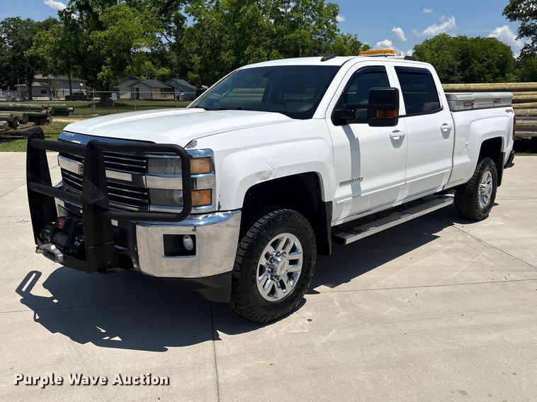2015 Chevrolet Silverado 2500HD Crew Cab pickup truck