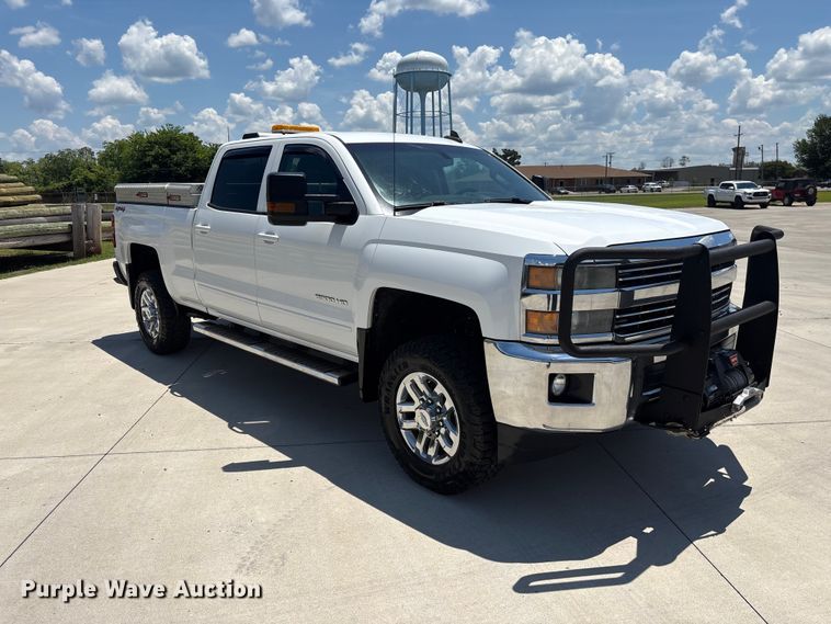 image for item EF1214 2015 Chevrolet Silverado 2500HD Crew Cab pickup truck