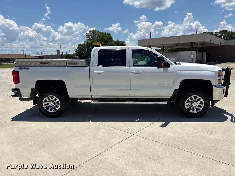 image for item EF1214 2015 Chevrolet Silverado 2500HD Crew Cab pickup truck