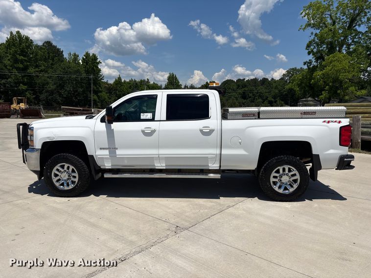 image for item EF1214 2015 Chevrolet Silverado 2500HD Crew Cab pickup truck