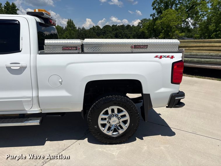 image for item EF1214 2015 Chevrolet Silverado 2500HD Crew Cab pickup truck