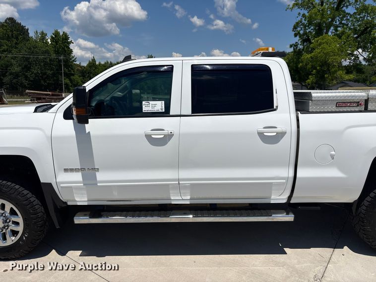 image for item EF1214 2015 Chevrolet Silverado 2500HD Crew Cab pickup truck