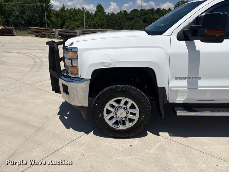 image for item EF1214 2015 Chevrolet Silverado 2500HD Crew Cab pickup truck