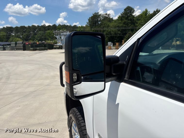 image for item EF1214 2015 Chevrolet Silverado 2500HD Crew Cab pickup truck