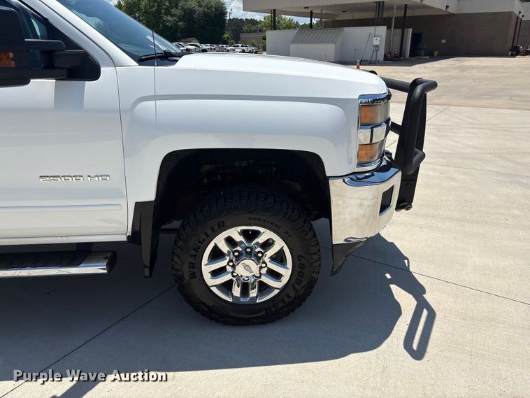 image for item EF1214 2015 Chevrolet Silverado 2500HD Crew Cab pickup truck