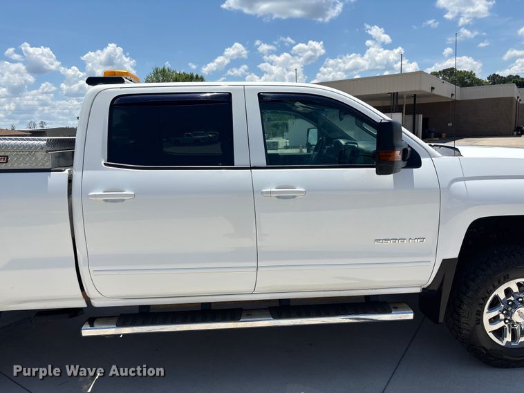 image for item EF1214 2015 Chevrolet Silverado 2500HD Crew Cab pickup truck