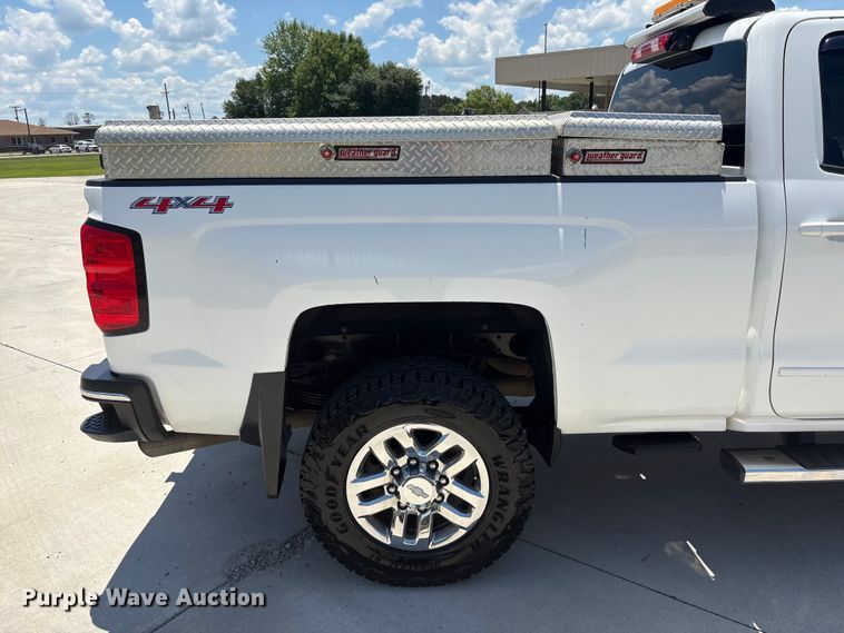 image for item EF1214 2015 Chevrolet Silverado 2500HD Crew Cab pickup truck