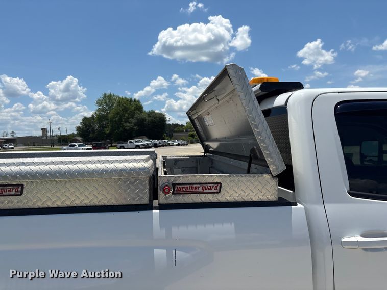 image for item EF1214 2015 Chevrolet Silverado 2500HD Crew Cab pickup truck
