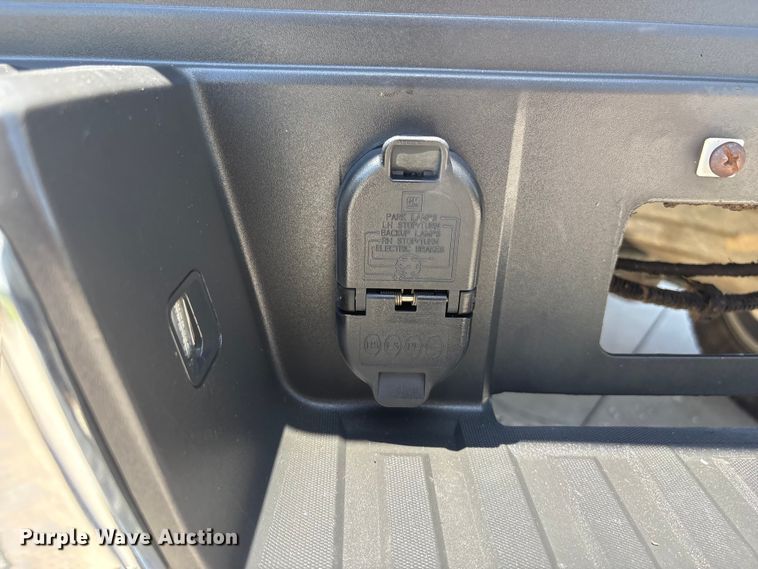 image for item EF1214 2015 Chevrolet Silverado 2500HD Crew Cab pickup truck