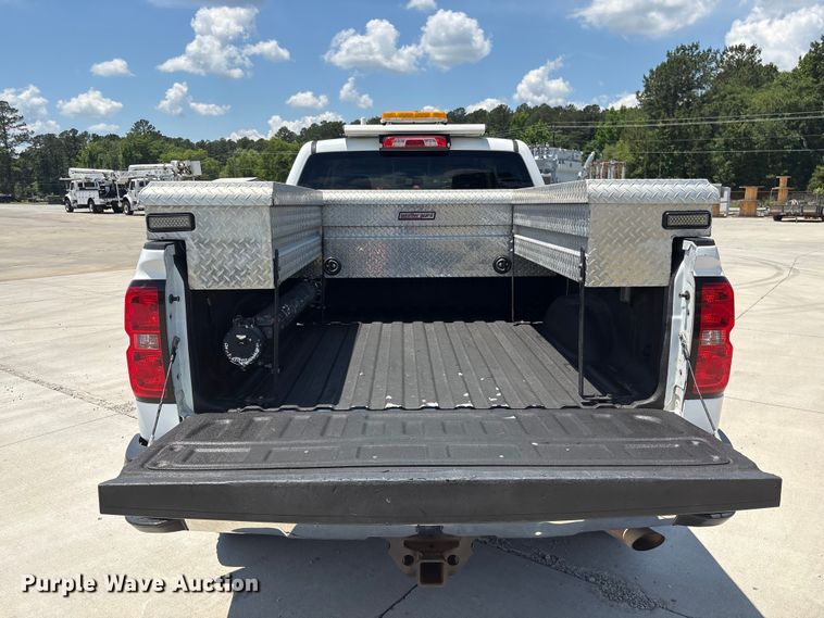 image for item EF1214 2015 Chevrolet Silverado 2500HD Crew Cab pickup truck