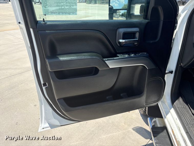 image for item EF1214 2015 Chevrolet Silverado 2500HD Crew Cab pickup truck