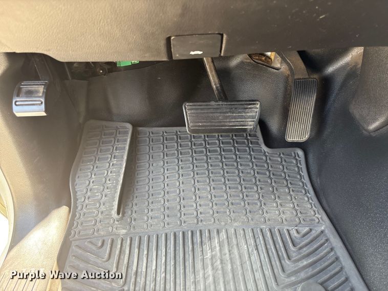 image for item EF1214 2015 Chevrolet Silverado 2500HD Crew Cab pickup truck