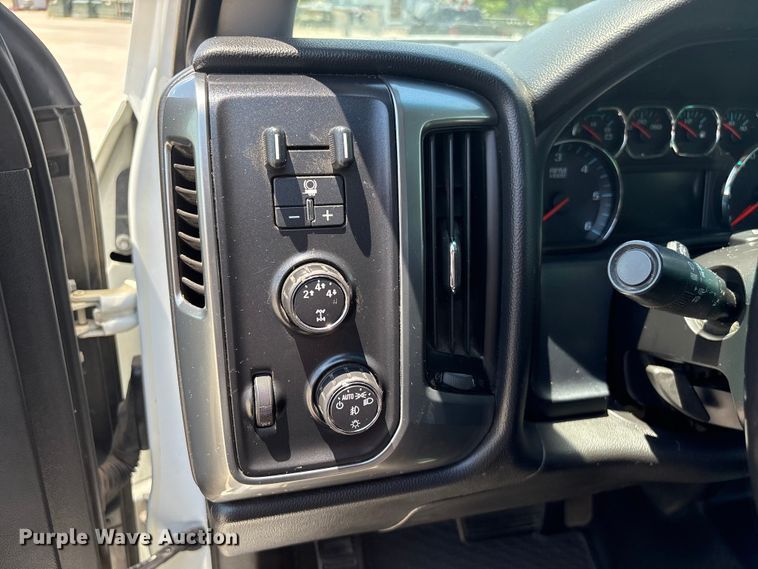 image for item EF1214 2015 Chevrolet Silverado 2500HD Crew Cab pickup truck