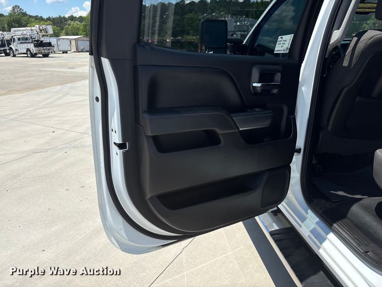 image for item EF1214 2015 Chevrolet Silverado 2500HD Crew Cab pickup truck
