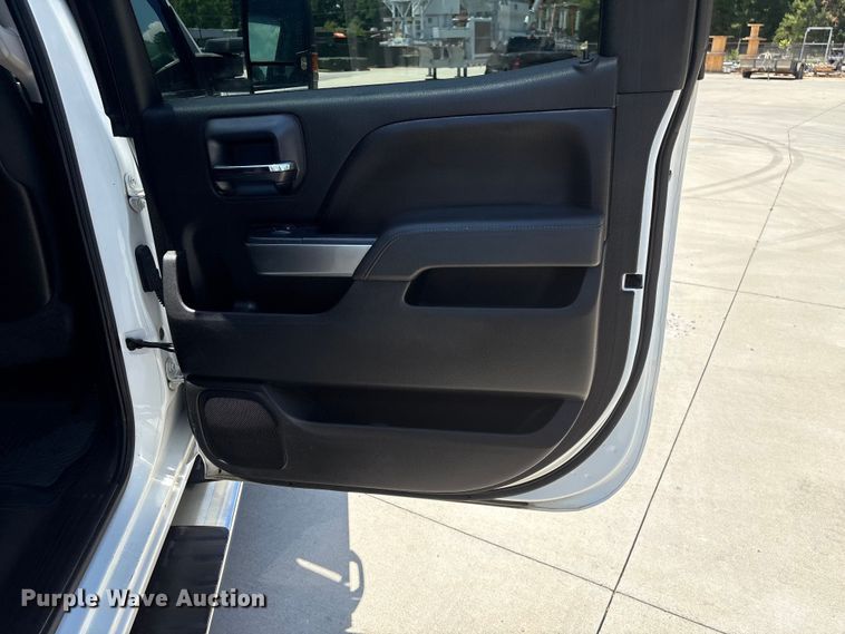 image for item EF1214 2015 Chevrolet Silverado 2500HD Crew Cab pickup truck