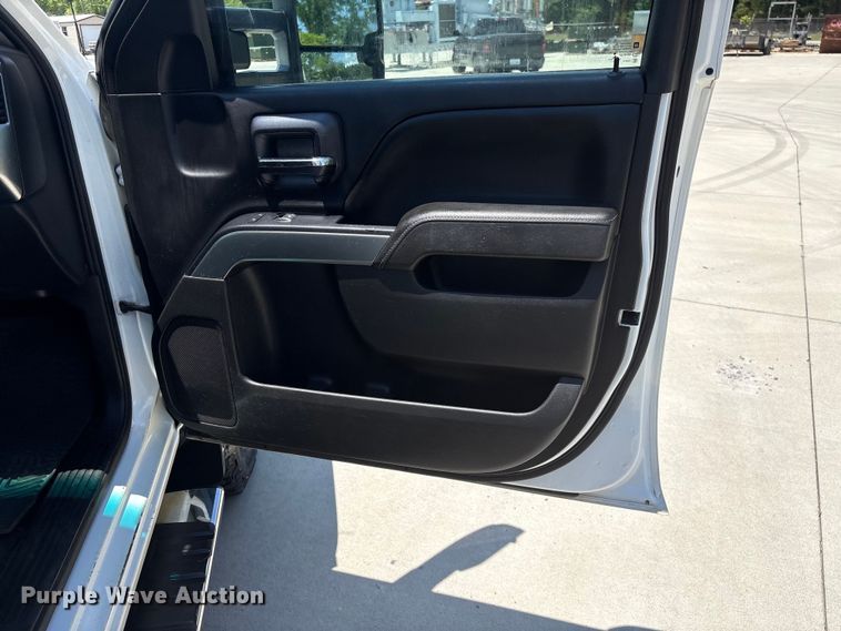 image for item EF1214 2015 Chevrolet Silverado 2500HD Crew Cab pickup truck