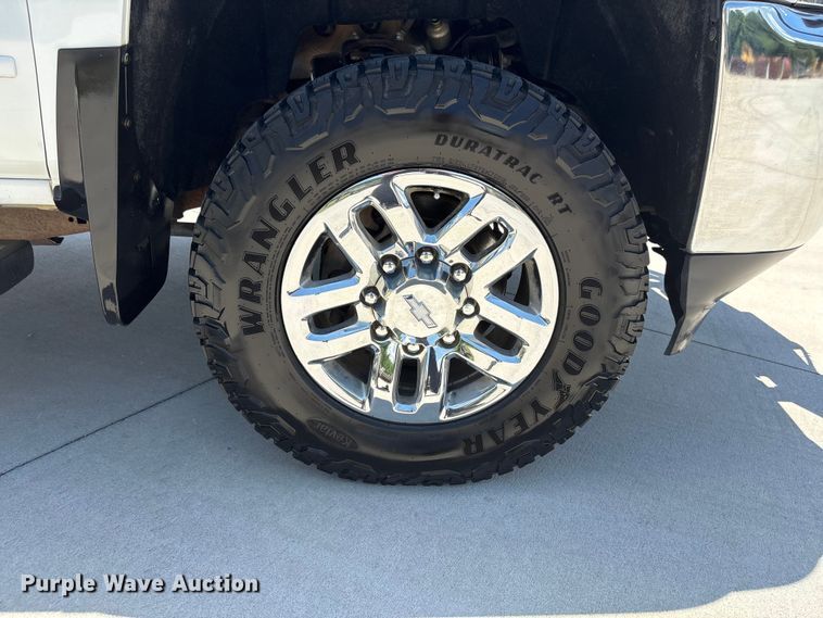 image for item EF1214 2015 Chevrolet Silverado 2500HD Crew Cab pickup truck