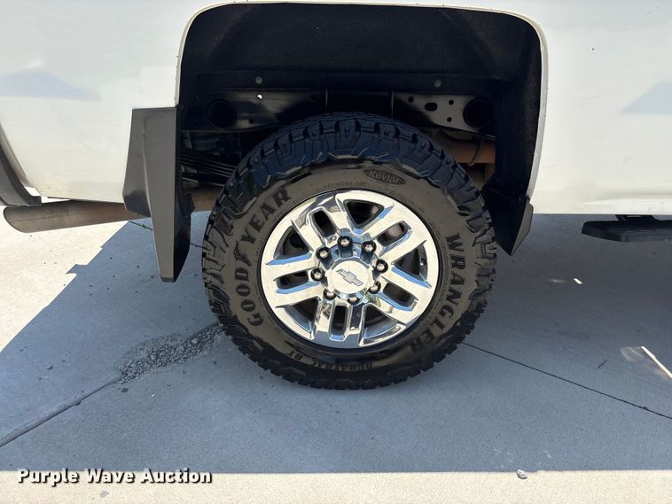 image for item EF1214 2015 Chevrolet Silverado 2500HD Crew Cab pickup truck