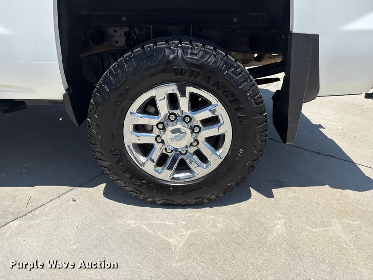 image for item EF1214 2015 Chevrolet Silverado 2500HD Crew Cab pickup truck