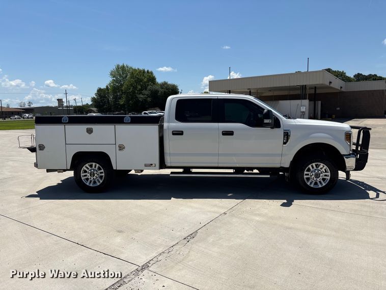 image for item EF1215 2018 Ford F350 Super Duty Crew Cab utility bed pickup truck