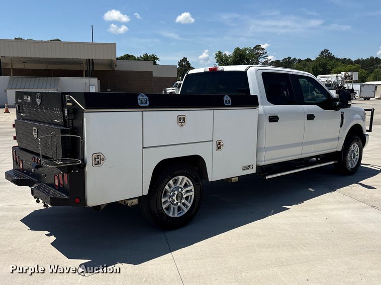 image for item EF1215 2018 Ford F350 Super Duty Crew Cab utility bed pickup truck