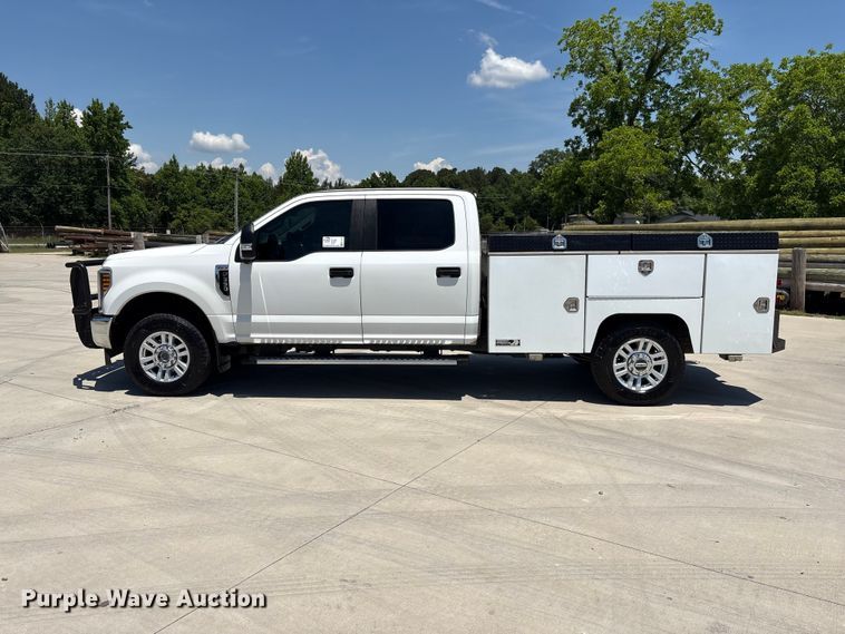 image for item EF1215 2018 Ford F350 Super Duty Crew Cab utility bed pickup truck
