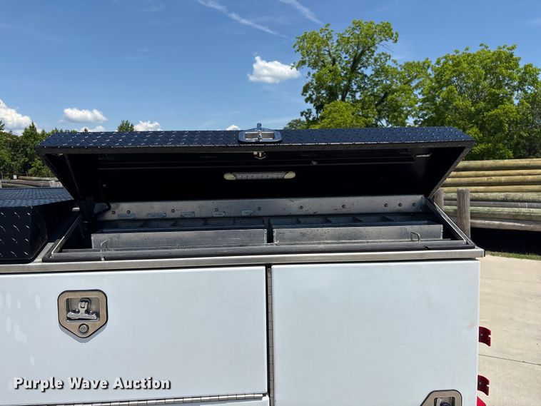 image for item EF1215 2018 Ford F350 Super Duty Crew Cab utility bed pickup truck