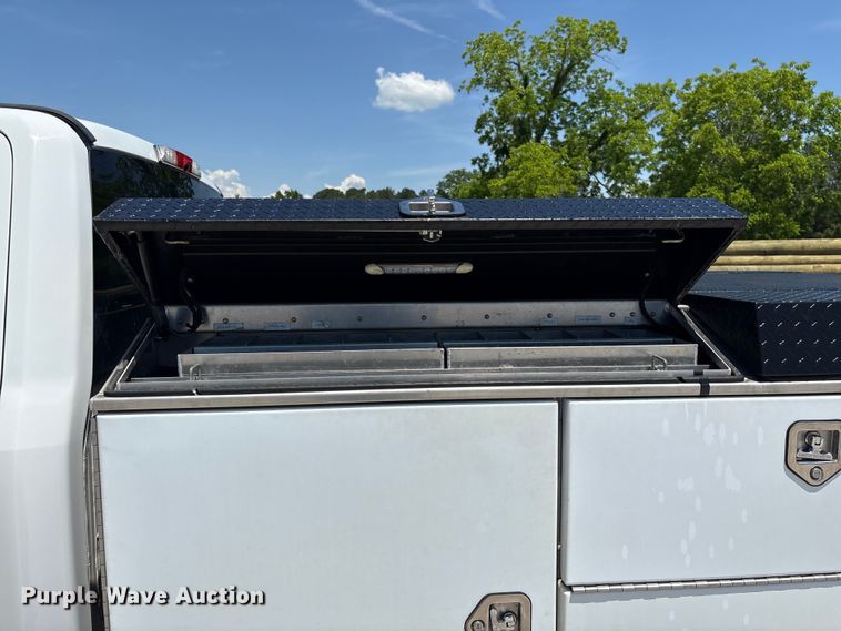 image for item EF1215 2018 Ford F350 Super Duty Crew Cab utility bed pickup truck