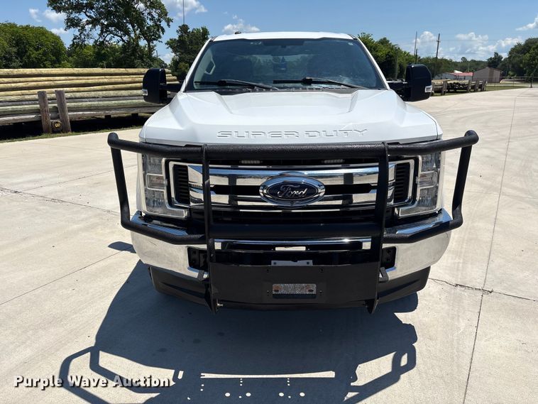 image for item EF1215 2018 Ford F350 Super Duty Crew Cab utility bed pickup truck