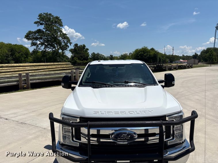 image for item EF1215 2018 Ford F350 Super Duty Crew Cab utility bed pickup truck