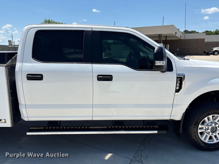 image for item EF1215 2018 Ford F350 Super Duty Crew Cab utility bed pickup truck