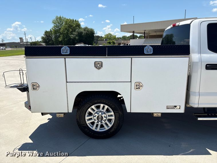 image for item EF1215 2018 Ford F350 Super Duty Crew Cab utility bed pickup truck