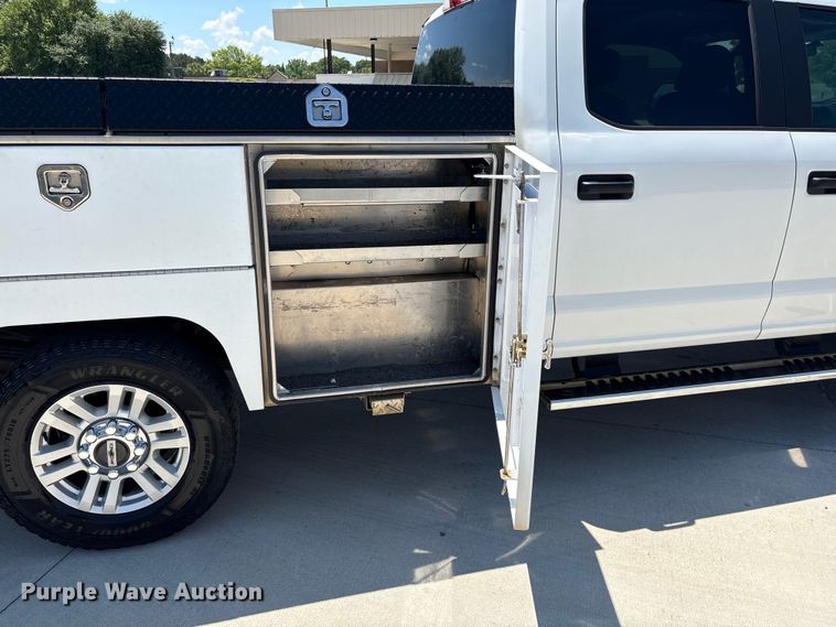 image for item EF1215 2018 Ford F350 Super Duty Crew Cab utility bed pickup truck